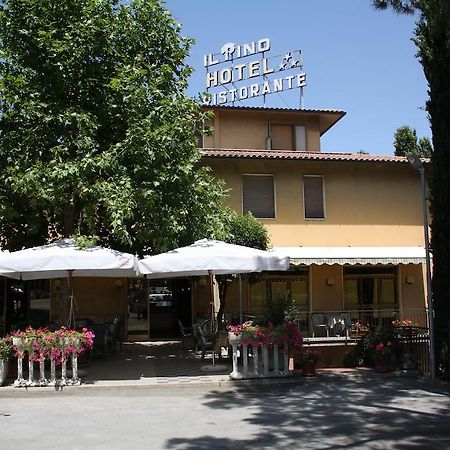 Hotel Ristorante Il Pino 丘西 外观 照片