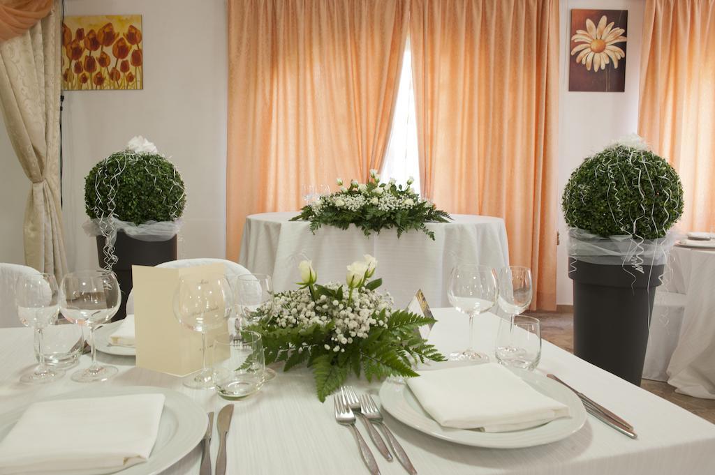 Hotel Ristorante Il Pino 丘西 外观 照片